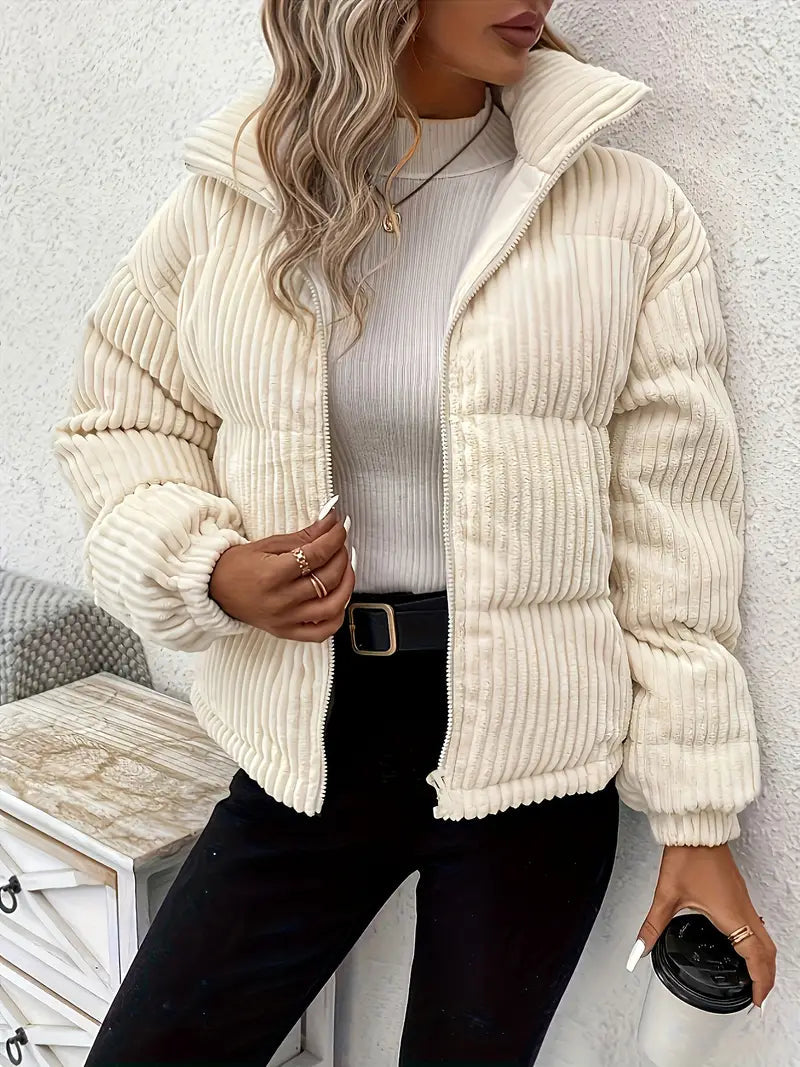 Korte damesjas met hoge kraag warme en nonchalant stijl perfect voor koude dagen