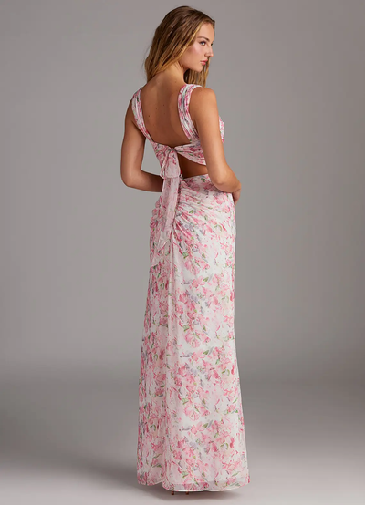 Elegante maxi jurk met vierkante halslijn en bladerenprint