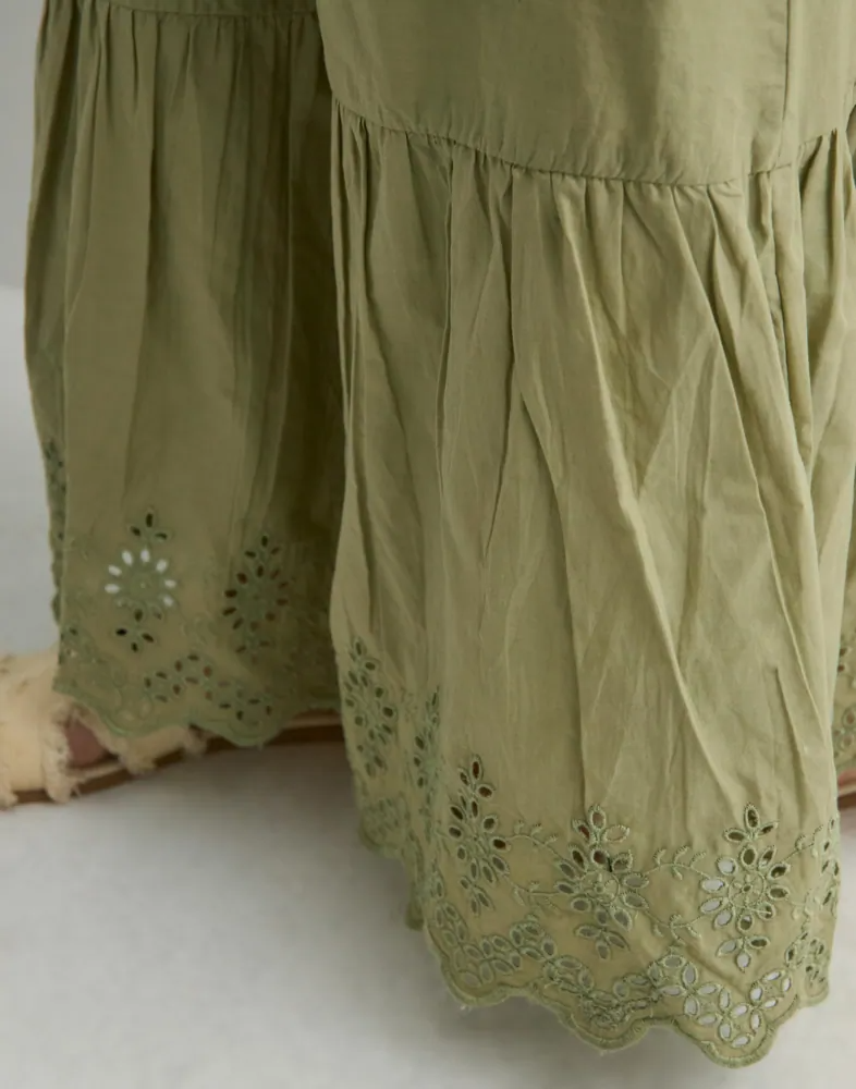 Lange damesjurk met smalle bandjes voor een casual zomerstijl