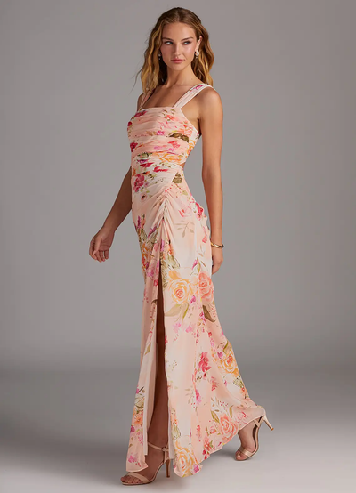 Elegante maxi jurk met vierkante halslijn en bladerenprint
