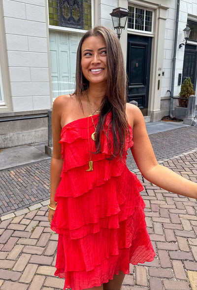 Zomerse mini jurk met ruches en asymmetrische schouderband
