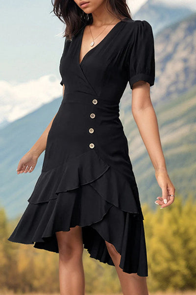 Elegante damesjurk met V-hals knopen volantdetails en asymmetrisch ontwerp