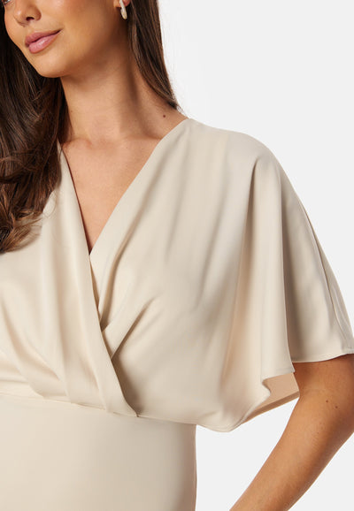Elegante midi overslagjurk met korte wijde mouwen