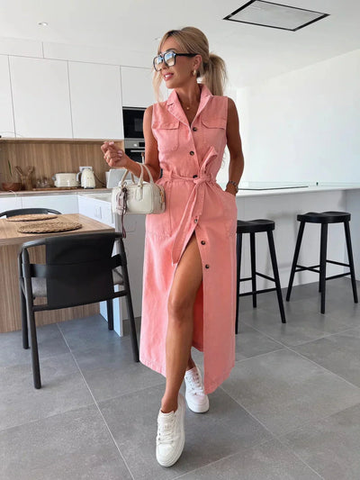 Mouwloze maxi jurk met knopen in moderne stijlvolle uitvoering voor dames