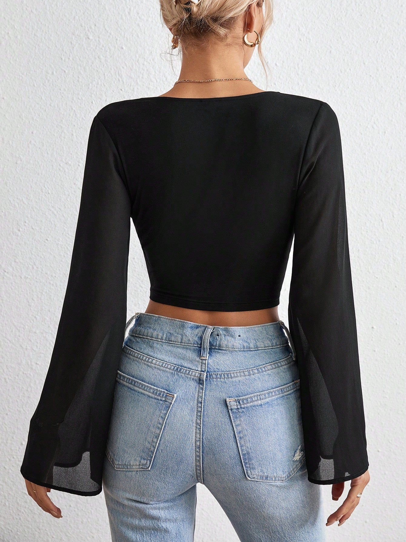 Crop top met wijde mouwen en diepe halslijn voor dames