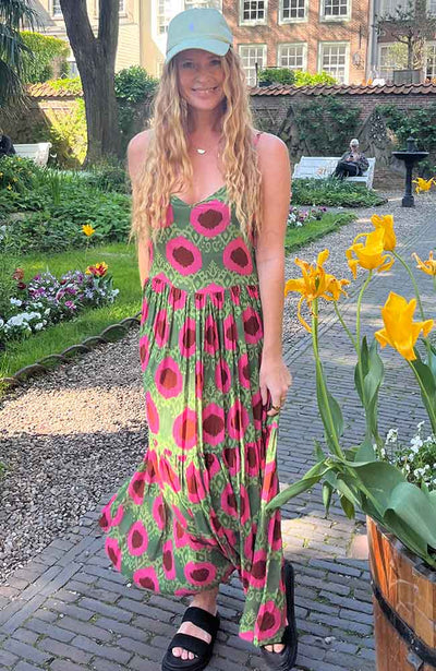 Lange zomerjurk met print en dunne bandjes voor een luchtige look