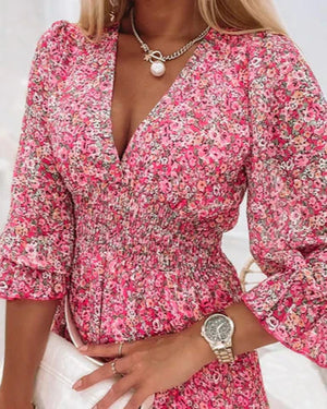Luchtige zomer mini jurk met korte mouwen en bloemenprint