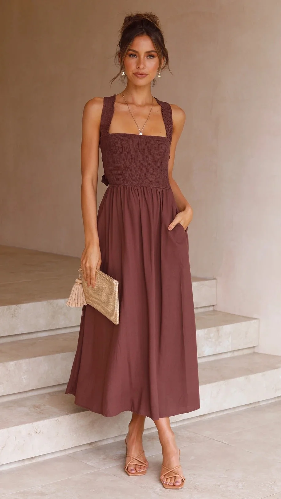 Micaela Bruine Minimalistische Mouwloze Midi-Jurk