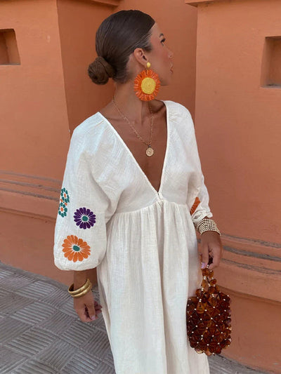 Lange zomerse damesjurk met elegante pofmouwen