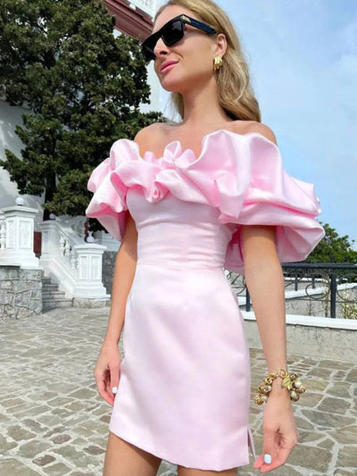 Avonddress met ruffle accent en schoudervrije pasvorm