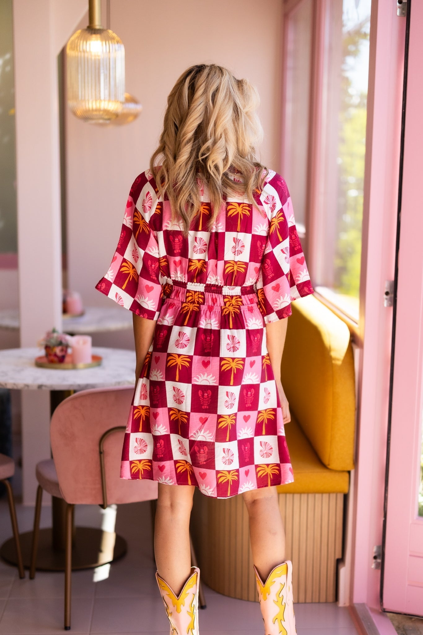 Zomerse korte jurk met print en korte wijde mouwen voor een speelse look