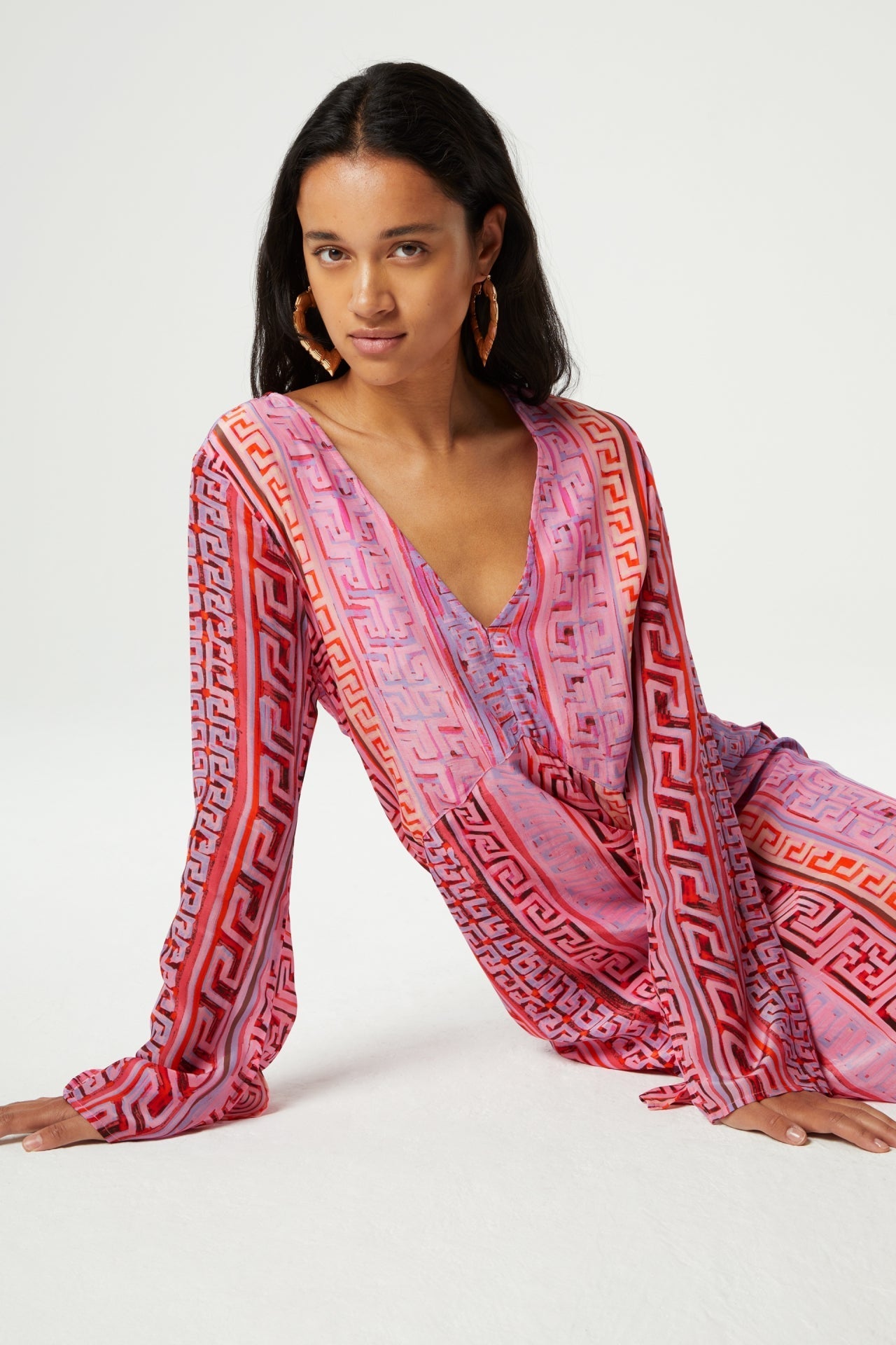 Lange zomerse damesjurk met print en wijde lange mouwen voor een ontspannen look