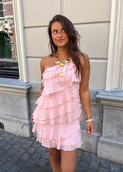 Zomerse mini jurk met ruches en asymmetrische schouderband