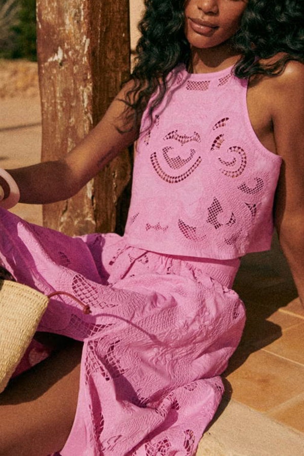 Stijlvolle zomerset met mouwloze top en lange rok