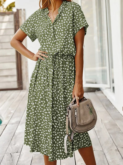 Midi jurk met korte mouwen knoopdetails en stippenprint
