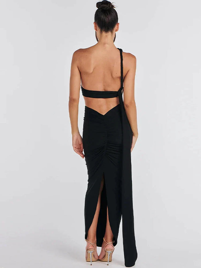 Luxe set met haltertop en asymmetrische maxi rok voor een elegante uitstraling