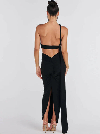 Luxe set met haltertop en asymmetrische maxi rok voor een elegante uitstraling
