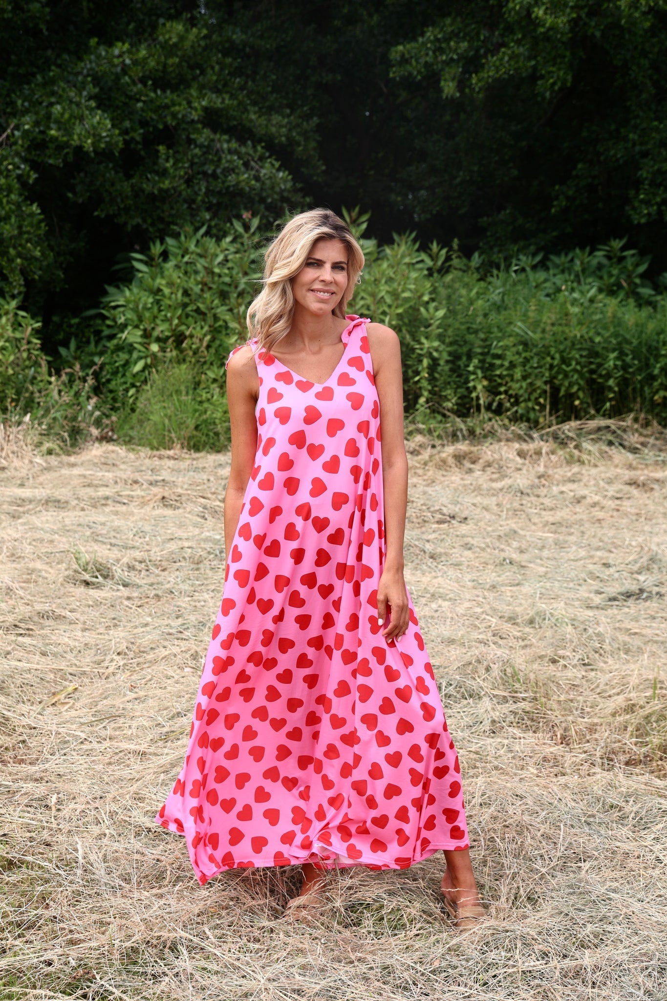 Moderne mouwloze maxi jurk met wijdvallend silhouet