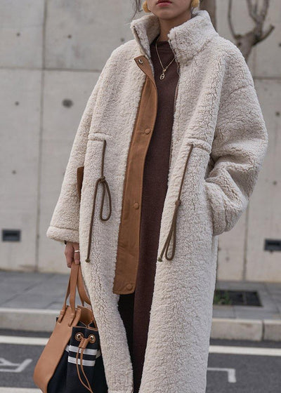 Nude Plus Size Winterjas met Hoge Hals en Trekkoord - Stijlvolle Buitenkleding voor Koude Dagen