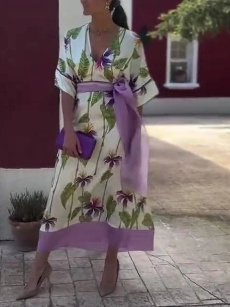 Midi-jurk met print en V-hals met bijpassende ceintuur voor een stijlvolle look