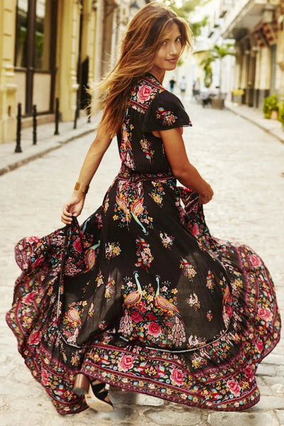 Stijlvolle midi jurk in boho stijl met bloemenprint en v hals
