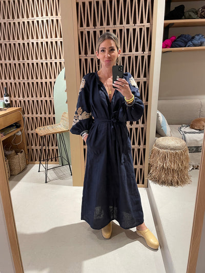 Elegante maxi jurk met lange mouwen en diepe v-hals voor een verfijnde uitstraling