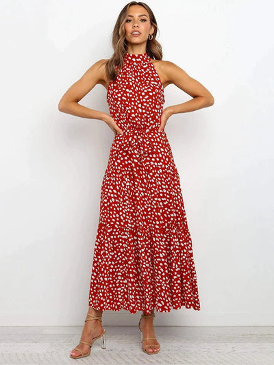Stijlvolle zomer maxi jurk met stippenprint en halterstijl