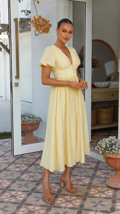 Zomerse maxi jurk met knopen en korte pofmouwen