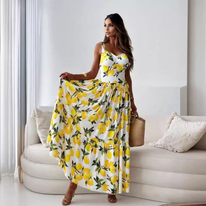 Maxi zomerjurk met fruitprint en elegante uitsnijding