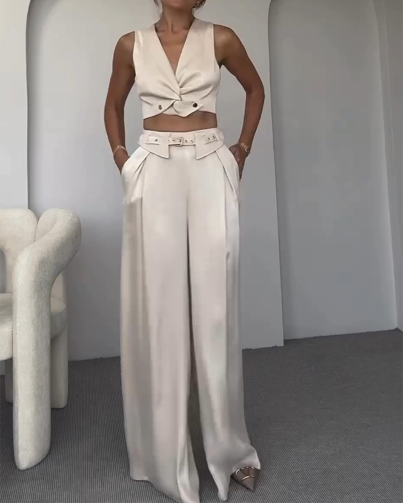 Stijlvolle dames set met V-hals top en rechte broek met riem