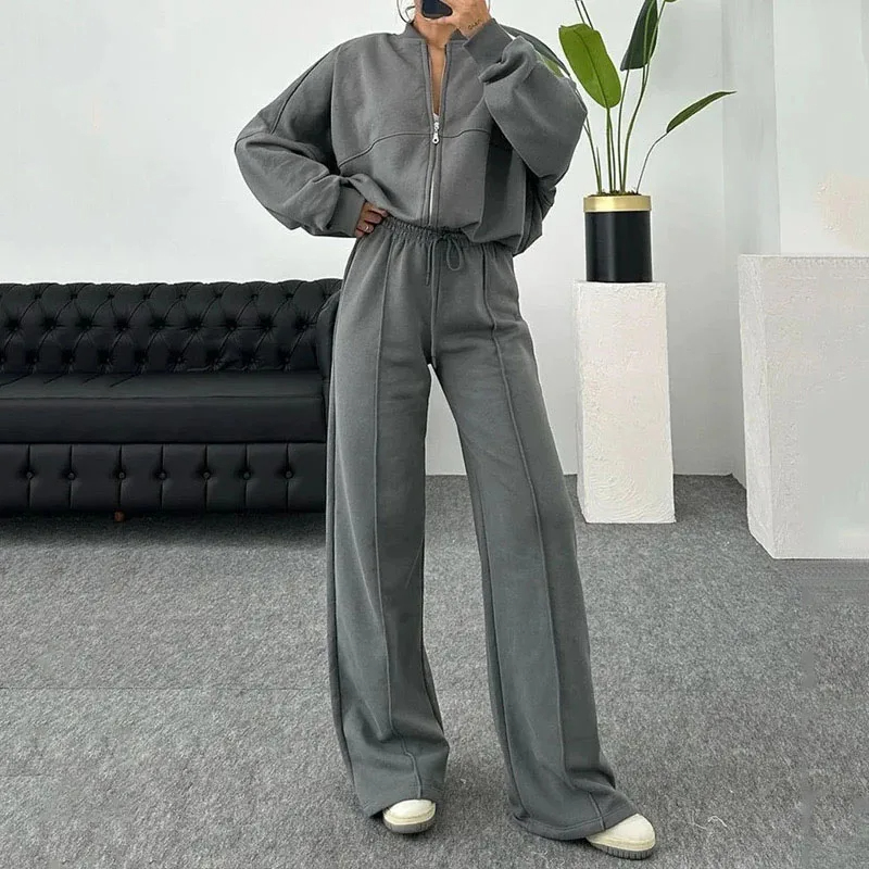 Nonchalant dames trainingspak met ritssluiting en high-waist uitlopende broek