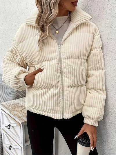 Korte damesjas met hoge kraag warme en nonchalant stijl perfect voor koude dagen