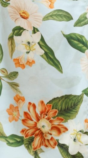 Zomerse lange jurk met één schouder en hoge hals met bloemenprint