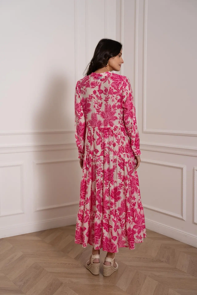 Lange damesjurk met print en lange mouwen voor een elegante uitstraling