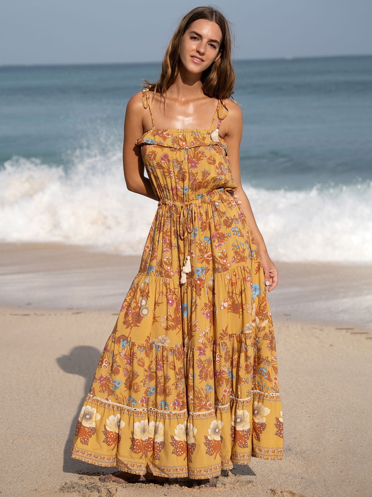 Lange strandjurk met bandjes en luchtige elegante uitstraling