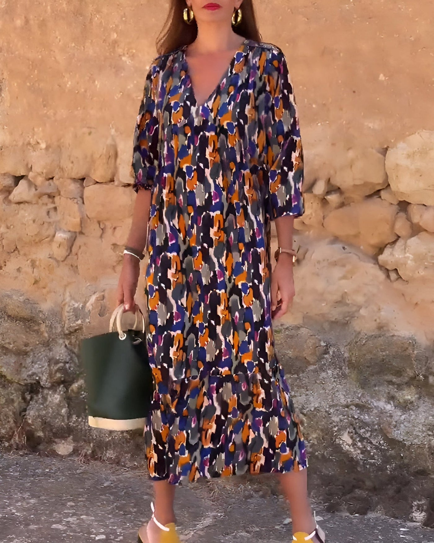 Elegante midi jurk met retro patroon en V-halslijn