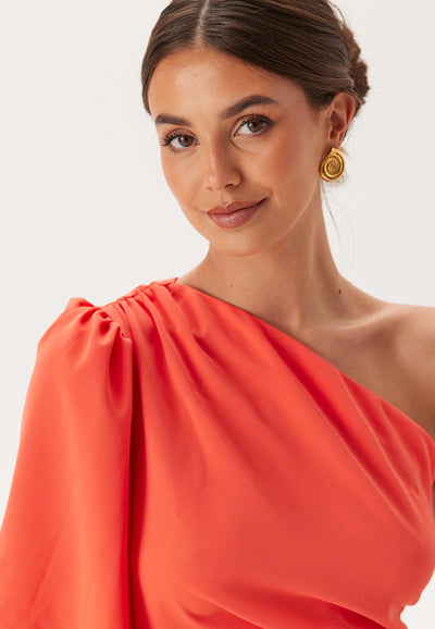 Midi jurk met één geplooide korte mouw en asymmetrisch design