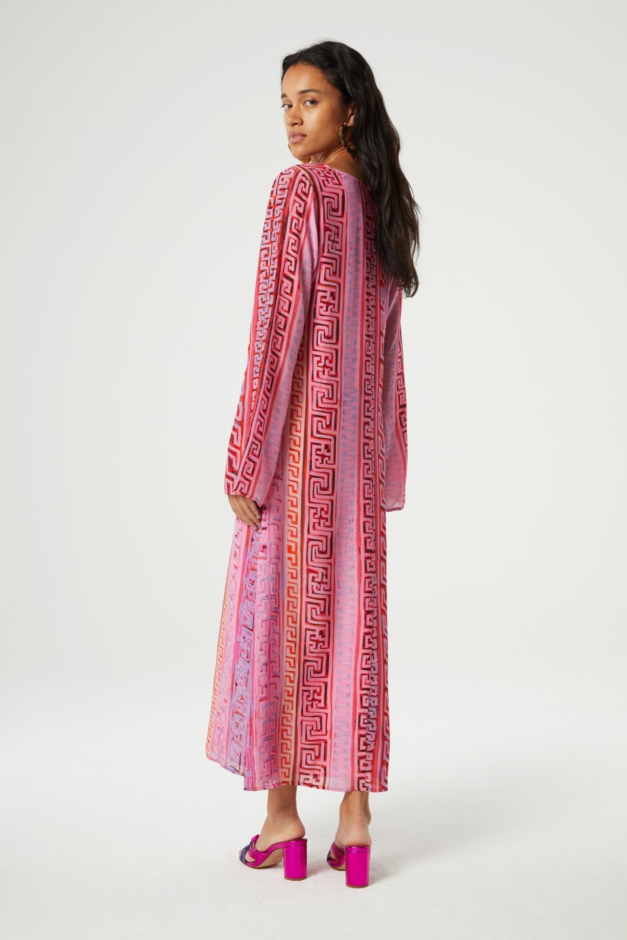 Lange zomerse damesjurk met print en wijde lange mouwen voor een ontspannen look