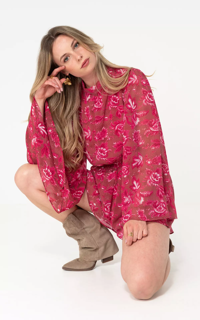 Stijlvolle korte jumpsuit met lange wijde mouwen en open rug