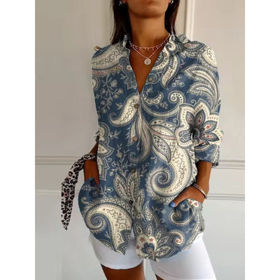 Vrouwelijke bloemenblouse met stijlvolle knopen