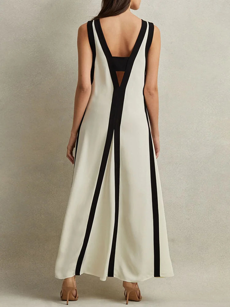 Elegante mouwloze maxi jurk met moderne uitstraling