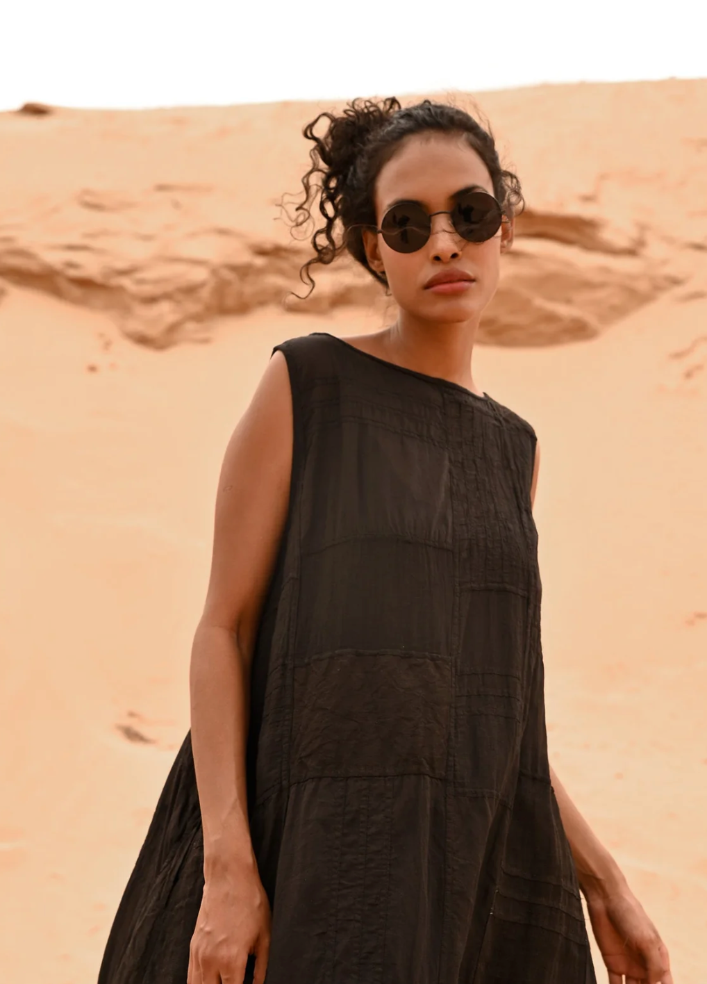 Luchtige zomerjurk in maxi lengte zonder mouwen