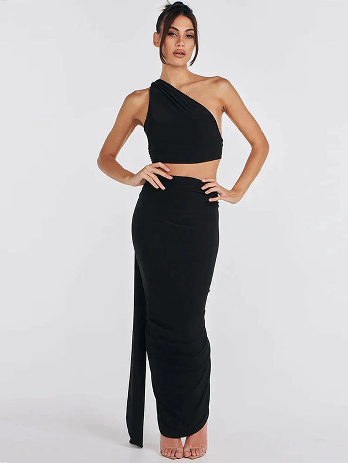 Luxe set met haltertop en asymmetrische maxi rok voor een elegante uitstraling