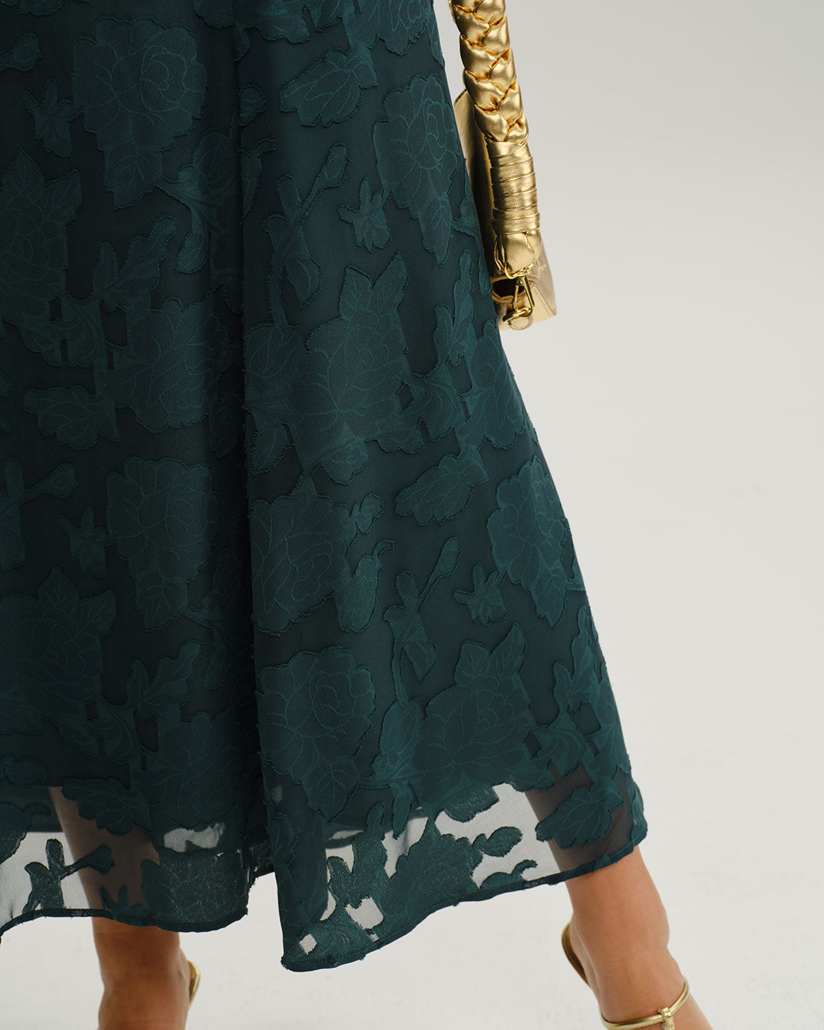 Maxi jurk met spaghettibandjes en elegante slip stijl