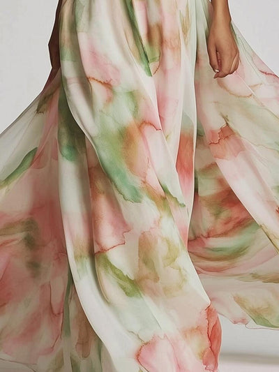 Zomerse maxi jurk met speelse print en asymmetrische schouderlijn