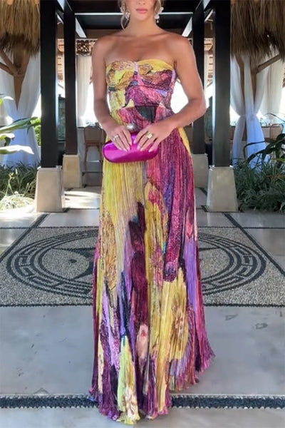 Vloeiende strapless damesjurk met sierlijke plooien en speelse uitstraling