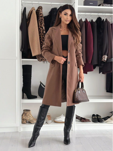 Lange elegante damesjas met knoopsluiting