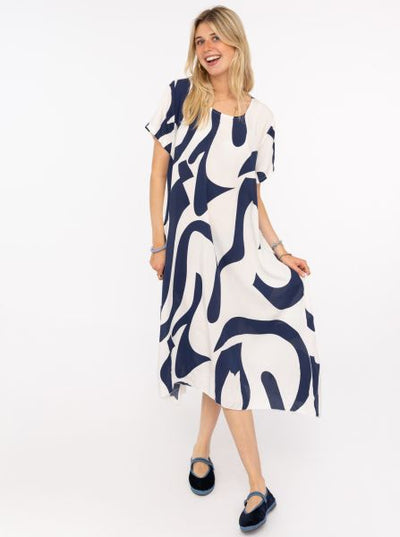 Stijlvolle midi jurk met korte mouwen en abstract patroon
