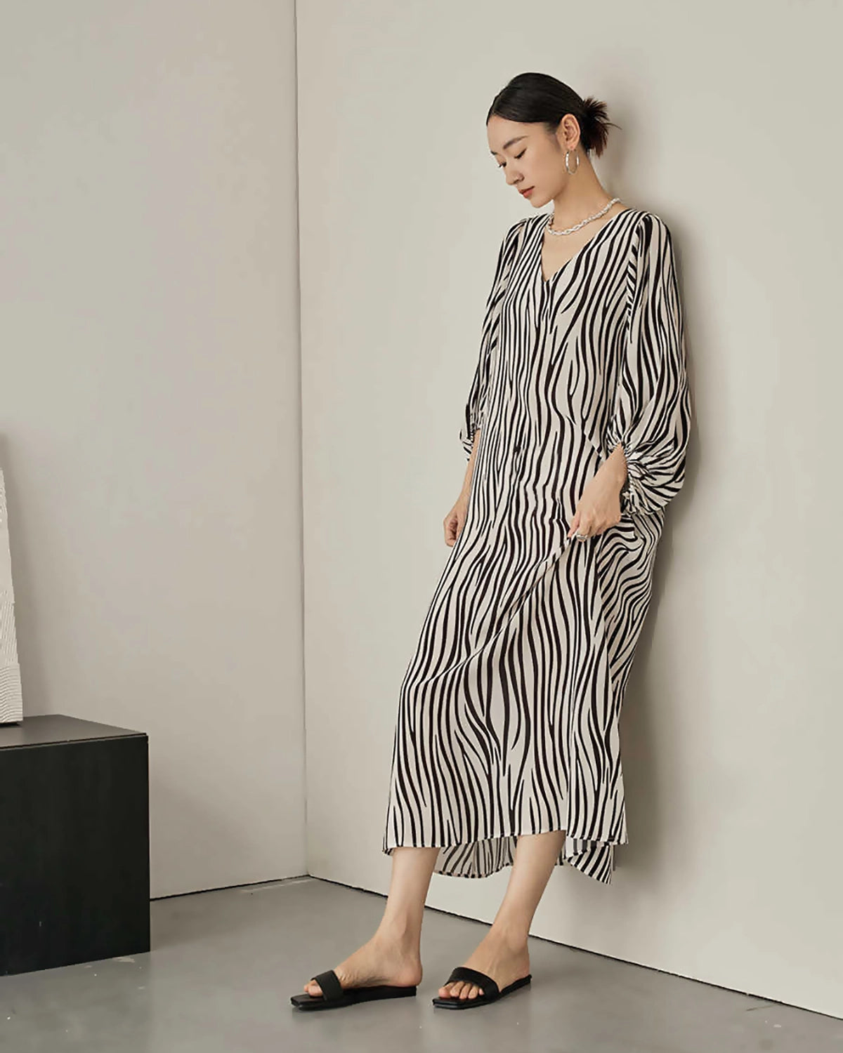 Lange jurk met losse pasvorm en speelse zebra look