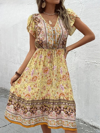 Bohemian zomerjurk met bloemenprint en korte mouwen in A-lijn midi model met V-hals